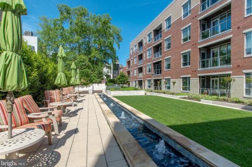 410 Front St, Philadelphia PA 19147-1606 exterior