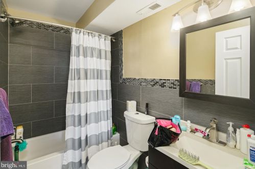 528 13 St, Philadelphia PA  19147-4533 exterior