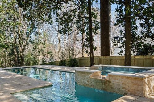 2731 Arden Rd, Atlanta GA  30305-1913 exterior