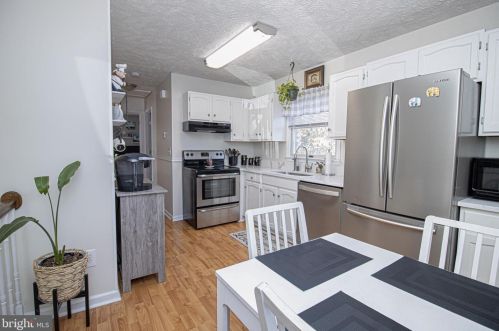 8022 Escalon Ave, Riviera Beach, MD 21122-1279