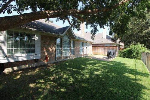 8652 Wellington Pt Dr, Irving TX 75063 exterior