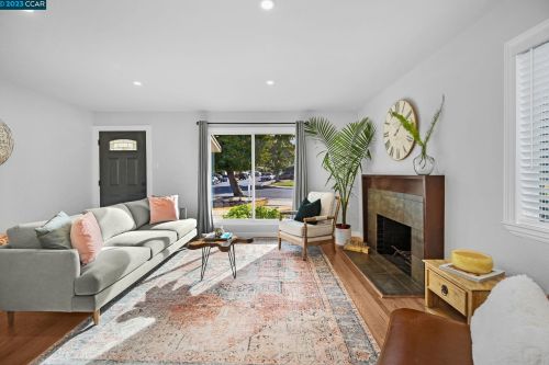 1374 Washington Blvd, Concord CA  94521-4002 exterior