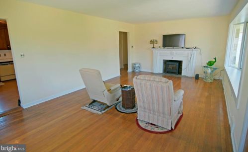 92 Lakedale Dr, Trenton NJ 08648-4421 exterior