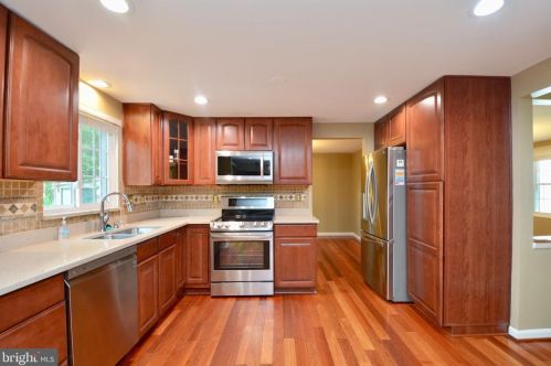 9001 Fox Lair Dr, Springfield VA  22015-2003 exterior