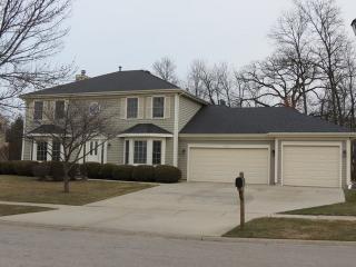 6695 Foxworth Ln, Gurnee, IL 60031-4042