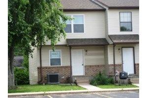 950 Edgar Dr, Charleston, IL 61920-4255