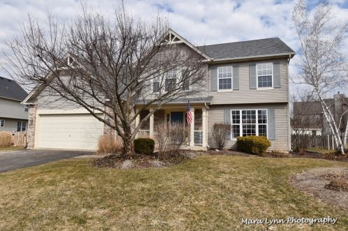 520 Clearwater Ln, Oswego, IL 60543-7571