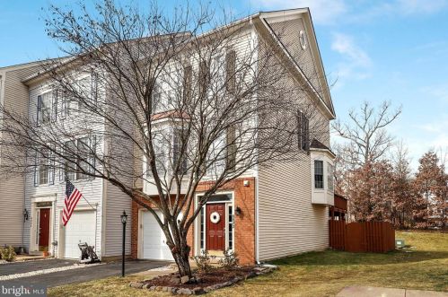 8822 Howland Pl, Bristow, VA 20136-5710