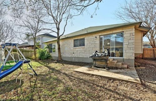 7905 Bramble Bush Dr, Austin TX  exterior