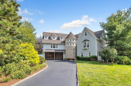 29 Covelee Dr, Norwalk, CT 06855-2210