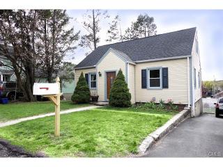 3 Mathias Ct, Norwalk, CT 06851-6125