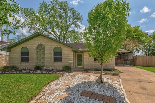 5002 Carmona Ln, Pearland, TX 77584-1146