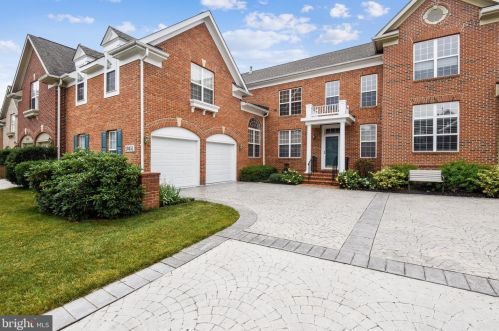 18451 Lanier Island Sq, Leesburg, VA 20176-3938