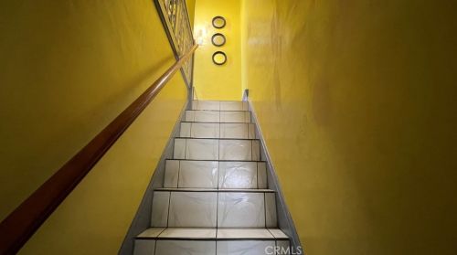 548 Oak St, Glendale CA 91204-1136 exterior