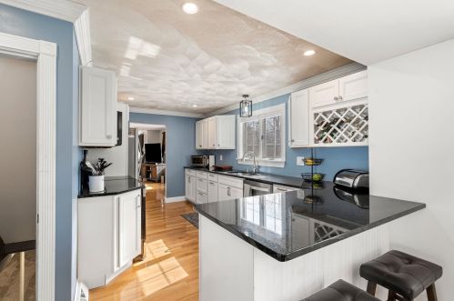 39 Danville Rd, Kingston, NH 03848-3405