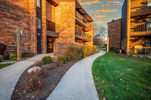 14529 Walden Ct, Oak Forest, IL 60452-1014