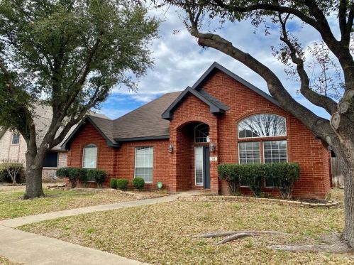 114 Somerset Dr, Garland TX  75040-1156 exterior