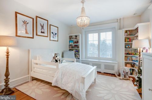 301 Gravers Ln, Philadelphia PA 19118-2802 exterior