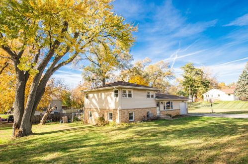 4215 Wonder Lake Dr, Bull Valley, IL 60097-8334