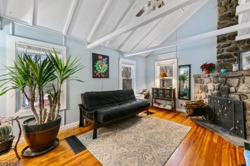 18 Shore Trl, Sparta, NJ 07871-1811