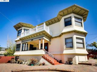 2820 Regent St, Berkeley, CA 94705-2112