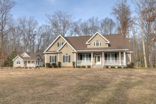 270 Grand Villa Dr, Weems, VA 22576-2513