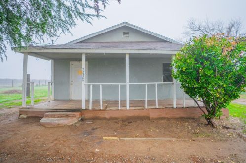 22722 Maple St, Sharon, CA 93610-8606