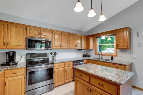 3366 Fremont St, Prior Lake, MN 55372-9595
