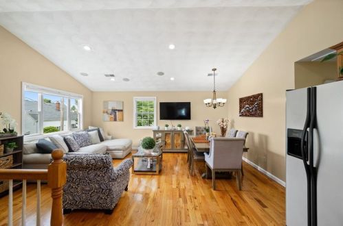 10 United St, Providence, RI 02904-4650