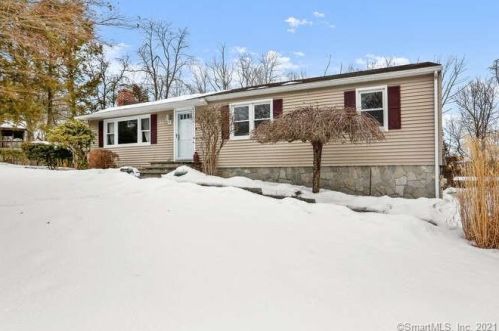 55 Camelot Dr, Upper Stepney, CT 06468-2056