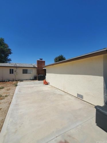 43758 Fig Ave, Lancaster CA  93534-4911 exterior