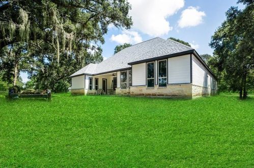 21611 Chenango Lake Dr, Angleton TX 77515-6664 exterior