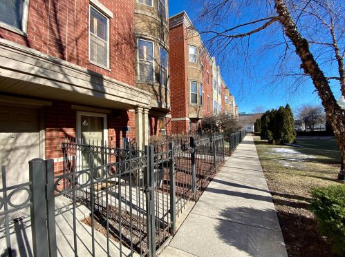 723 Blackhawk St, Chicago, IL 60610-1170