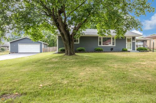 6932 Milton Rd, Rockford, IL 61109-4814