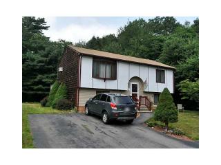 1 Rosewood Ct, Coventry, RI 02816-7958