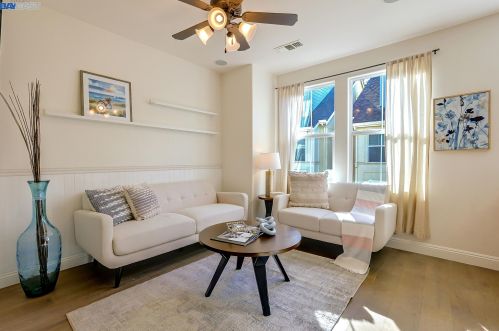 128 Azalea Dr, Mountain View, CA 94041-1381