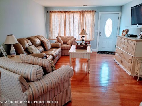 110 Bryn Mawr Ave, Lavallette NJ  08735-2006 exterior