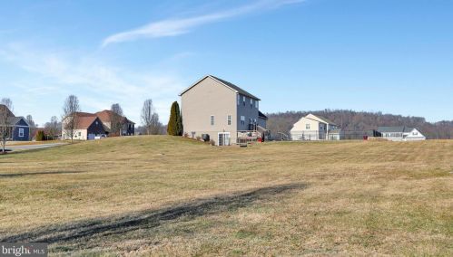 67 Tinning Ct, Hedgesville WV 25427-7367 exterior