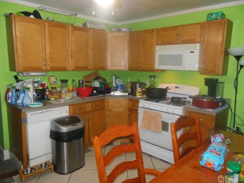 302 Walnut St, Green Brook, NJ 08812-1633