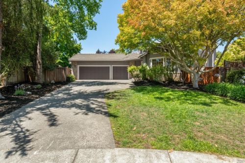 8020 Woodstone Ct, Sebastopol, CA 95472-2700