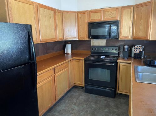 12 Orchard St, Norway, ME 04268-5927