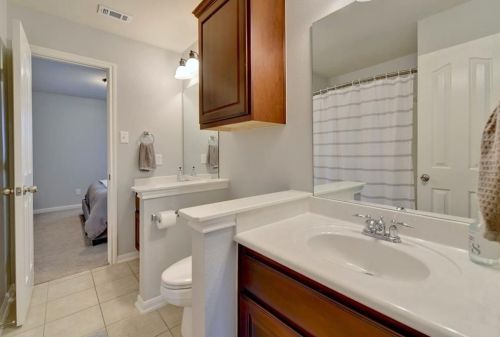 8200 Alophia Dr, Austin TX  78739-1998 exterior