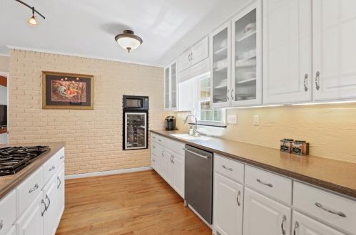 535 Bridgewater Dr, Atlanta GA  30328-2814 exterior