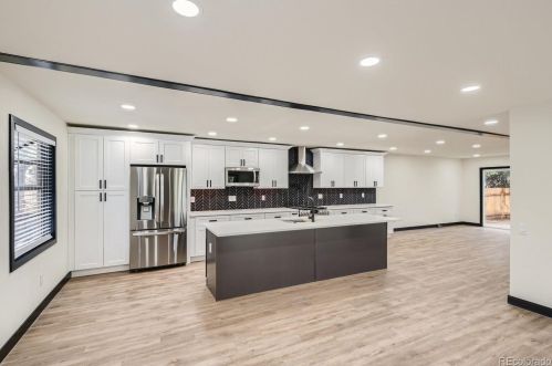 8526 Mineral Cir, Englewood CO 80112-2748 exterior