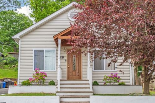 28 Decker Ave, Kinnelon, NJ 07405-1509