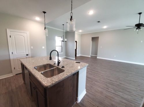 233 Shannon St, Angleton TX 77515 exterior