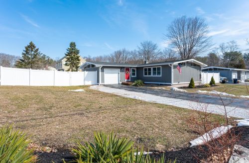 7 Acacia St, Nashua, NH 03062-1411