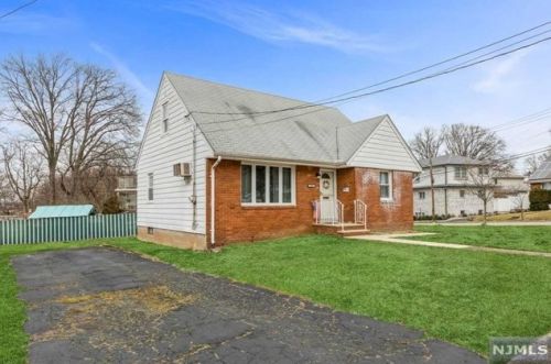121 Krakow St, Outwater, NJ 07026-1104