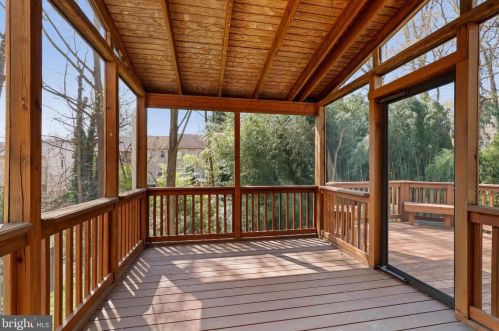 125 Snowy Owl Dr, Silver Spring MD 20901-1656 exterior