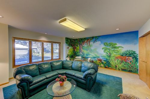 902 Highview Cir, Saint Paul MN  55118-3687 exterior